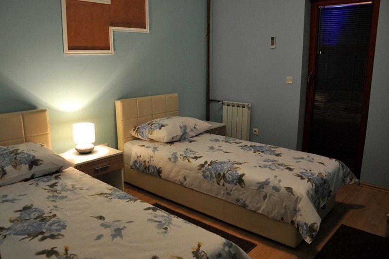 Hotel Arizona Sarajevo Lukavica Ngoại thất bức ảnh
