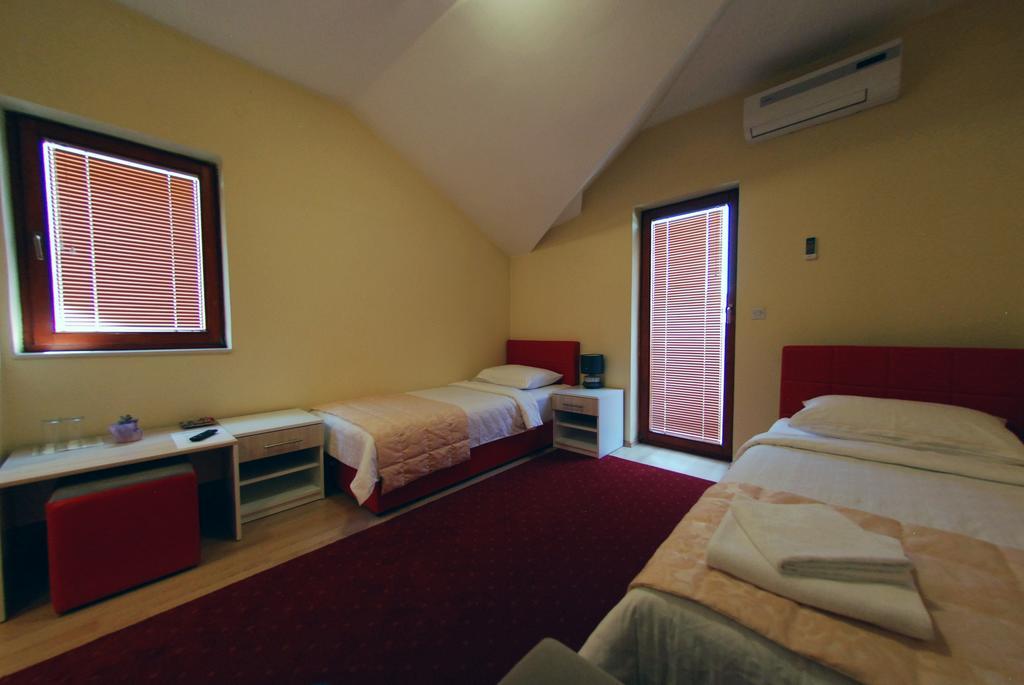 Hotel Arizona Sarajevo Lukavica Ngoại thất bức ảnh